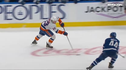 NYI@TOR: Barzal scores empty-net goal