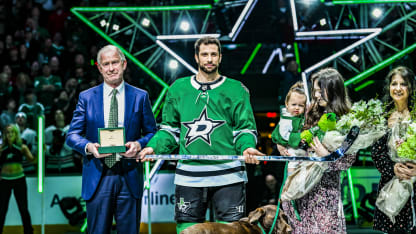 775376460_CHI_DAL_James289