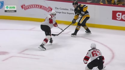 Hughes ouvre la marque tard en 1re période