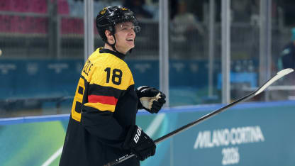 Doppelpacker Tim Stuetzle ballert Deutschland zum Olympia-Auftakt-Sieg