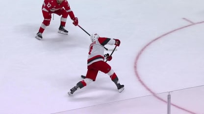 CAR@DET: Gostisbehere marque un but en A.N. contre John Gibson