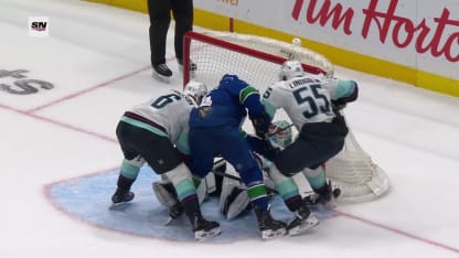 SEA@VAN: Daccord effectue un bel arrêt contre Jake DeBrusk