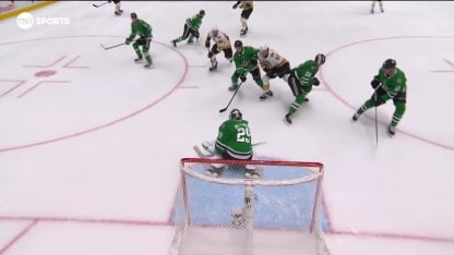 Minten marque du revers en se retournant