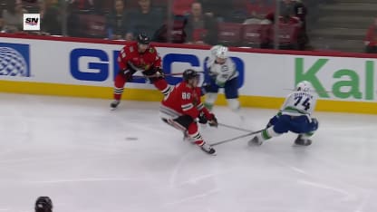 VAN@CHI: Boeser scores goal against Arvid Soderblom