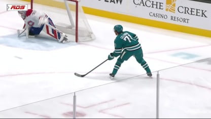 Celebrini complète le tic-tac-toe