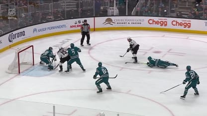 ARI@SJS: Kerfoot scores goal against Mackenzie Blackwood