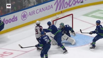 Voronkov saute sur la rondelle libre