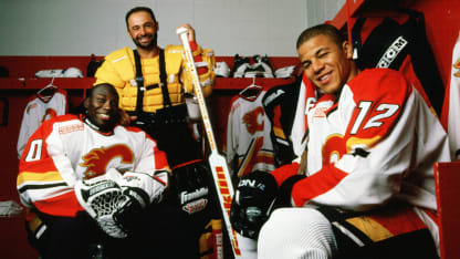 iginla_111021_locker