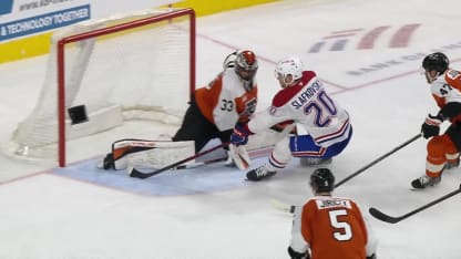 MTL@PHI: Ersson with a great save against Juraj Slafkovský
