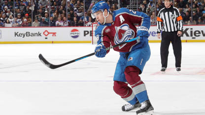 Makar setzt MacKinnon im PP in Szene