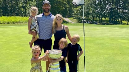 Alex Pietrangelo takes Stanley Cup to golf course
