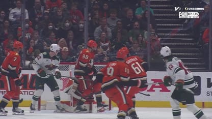 MIN@ANA: Hughes marque un but contre Lukas Dostal