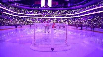 Flyers fans shine a light on Hockey Fights Cancer