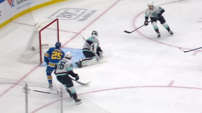 SEA@STL: Holloway scores with a wicked wrister