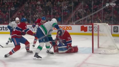 VAN@MTL: Pettersson scores goal against Jakub Dobeš