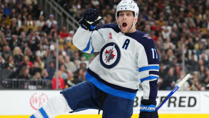 Winnipeg Jets utser Adam Lowry till lagkapten