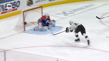 Lee s'étire et nivelle la marque