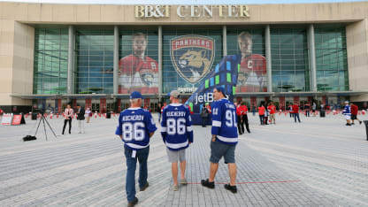 Lightning-Fans-at-BT-Center