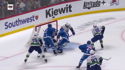 Boeser frappe encore en 2e période