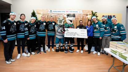 20251202-Giving-Tree-Wrapping6258