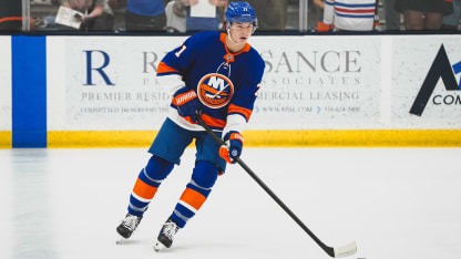 Matthew Schaefer suits up for New York Islanders for 1st time