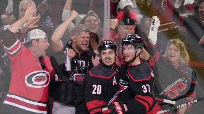 32 tímov za 32 dní Carolina Hurricanes