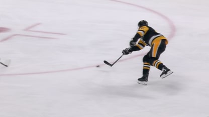 Un tour du chapeau historique pour Malkin