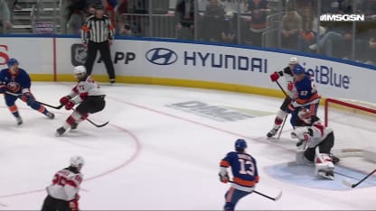 NJD@NYI: Pelech scores goal against Jacob Markstrom