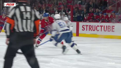 Cole Caufield marque un but c. le Lightning de Tampa Bay