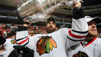 Andrew Ladd retires CHI lifiting cup