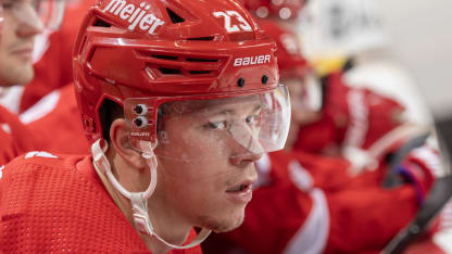 Lucas Raymond ser fram emot resan till Sverige med Detroit Red Wings