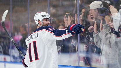 Blue Jackets evitan colapso, vencen a Maple Leafs