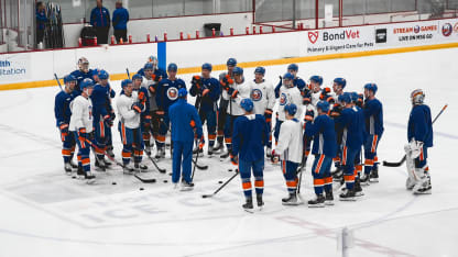 Patrick Roy NYI morning skate addressing team