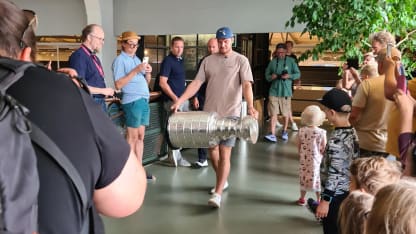 Barkov entering finalnd hockey museum