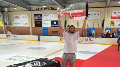 Kevin Stenlund celebrates with Stanley Cup in Sweden