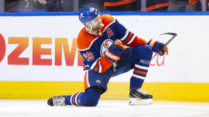 leon draisaitl oilers celebrates