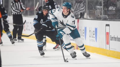 Celebrini impressionne à son premier match avec les Sharks