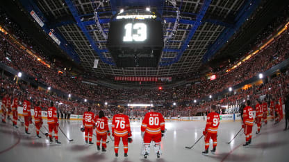 Gaudreau : Un hommage touchant avant le match d’ouverture à Calgary