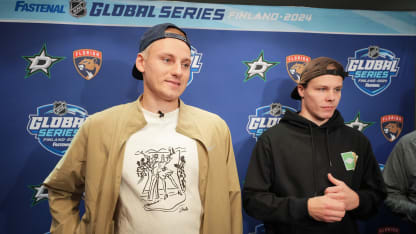 Mit Verspaetung und guter Laune - Dallas Stars landen in Tampere