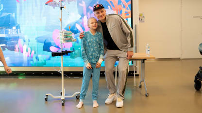 Dallas Stars Roope Hintz delivers smiles at Finland childrens hospital