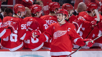 Larkin adelanta a Red Wings