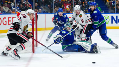 Chicago Blackhawks Vancouver Canucks game recap November 16