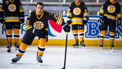 Navy SEAL plays against Boston Bruins alumni in charity game