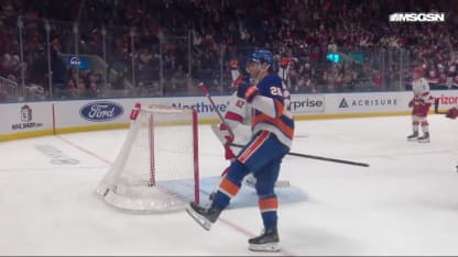 CAR@NYI: Wahlstrom scores goal against Pyotr Kochetkov