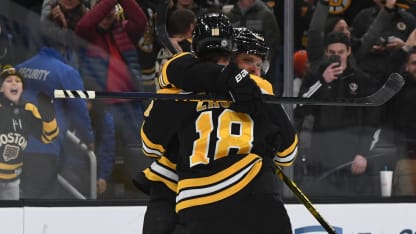 Zacha opäť rozhodol o výhre Bruins  