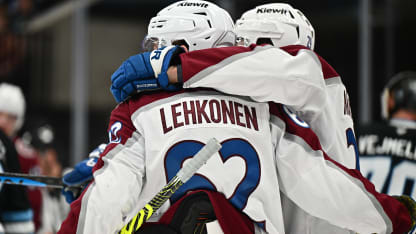 Lehkonen, MacKinnon team for opening goal