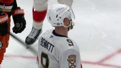 Bennett snaps home shot