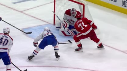 Larkin nets PPG in 700th game