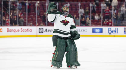 MAF waving to fans at Bell Center