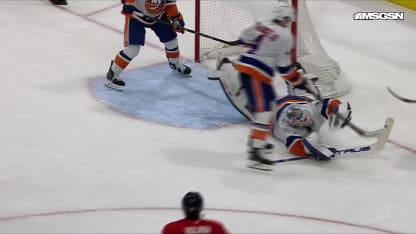 NYI@FLA: Skarek with a great save against Matthew Tkachuk